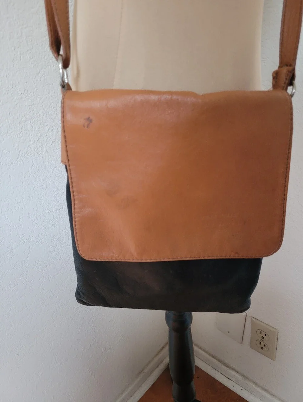 Vera Pelle Tan and Black Leather Crossbody Shoulder Bag - Picture 2 of 7